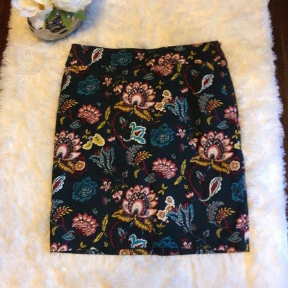 Loft Floral Embroidered  straight  Skirt Size 14 - Picture 3 of 11